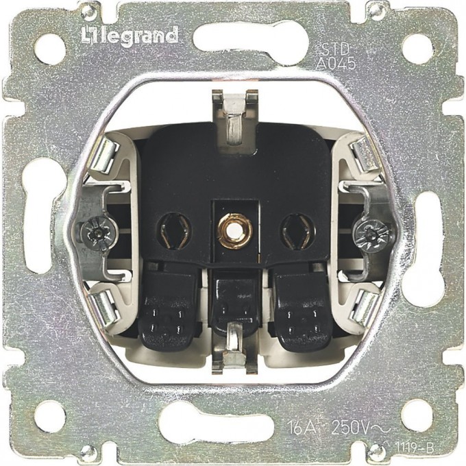 Силовая розетка LEGRAND Valena 2К+3 с защитными шторками автоматические клеммы 10/16 А 230/250 В белый 774222